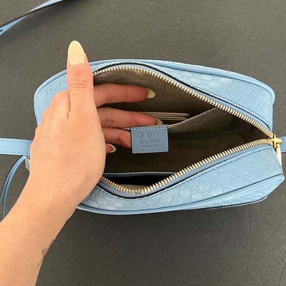 Gucci Microguccissima Bree Crossbody - Picture 11 of 16